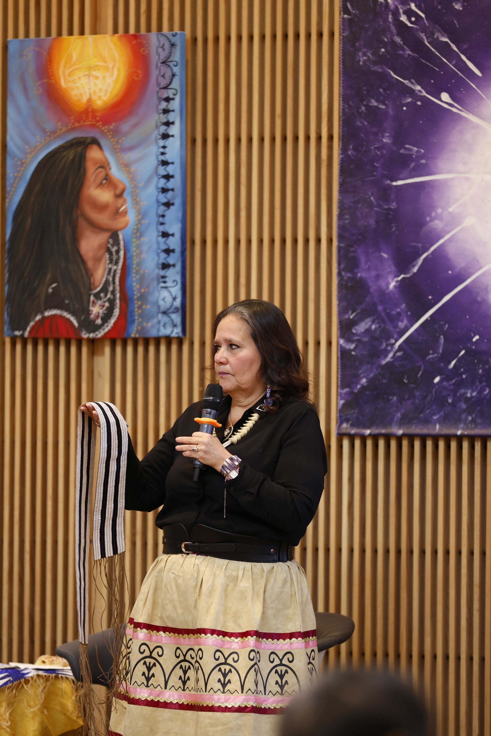 Haudenosaunee_Rematriation_Photo2_optr Beverly Jacobs, Mohawk Bear Clan, holding the Two Row Wampum